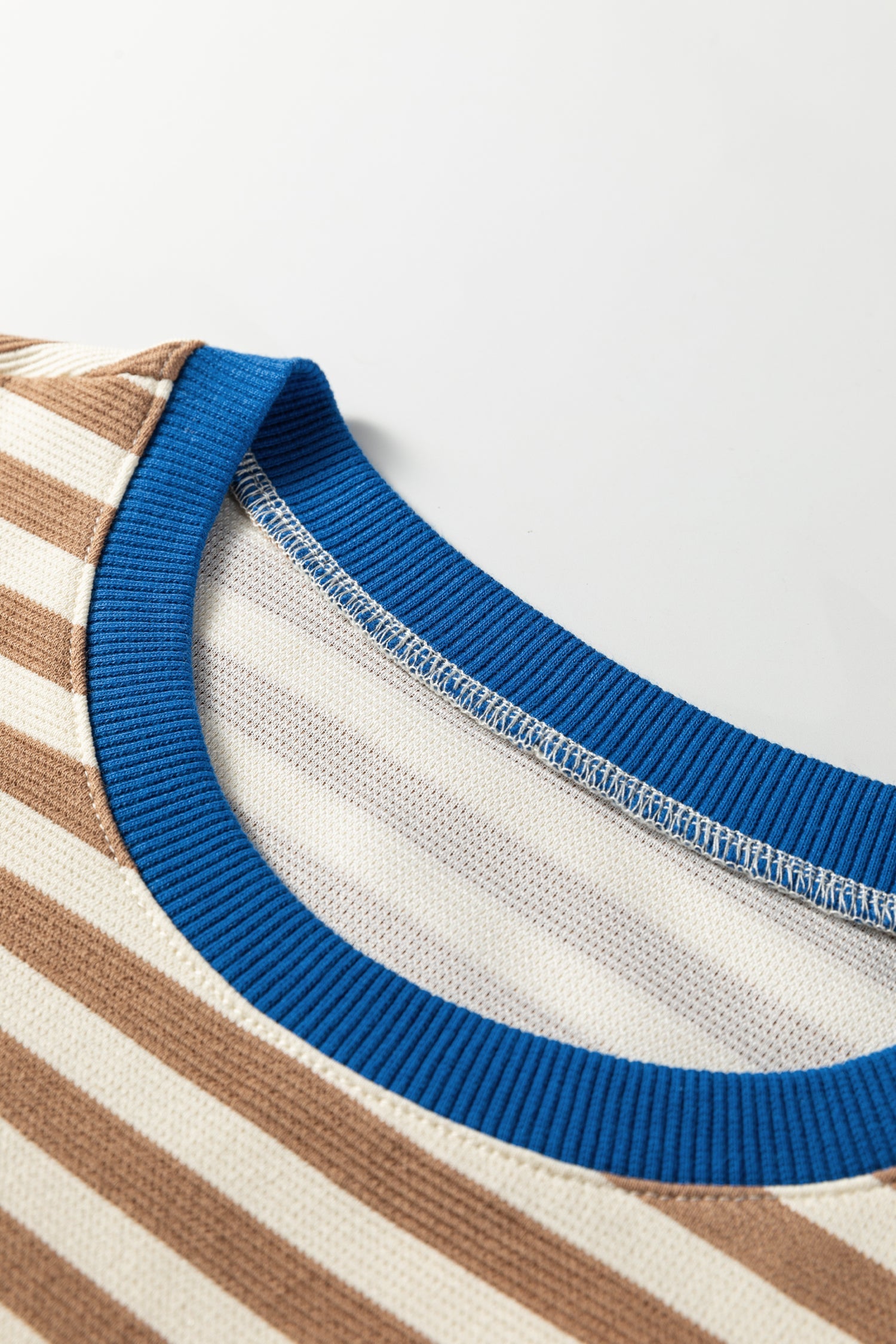 Stripe Contrast Trim Short Puff Sleeve Tee