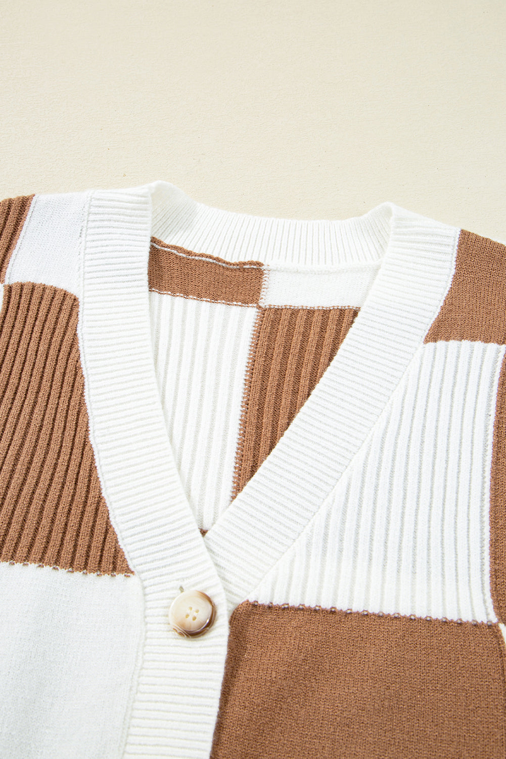 Checker Buttoned V-Neck Sweater Cardigan